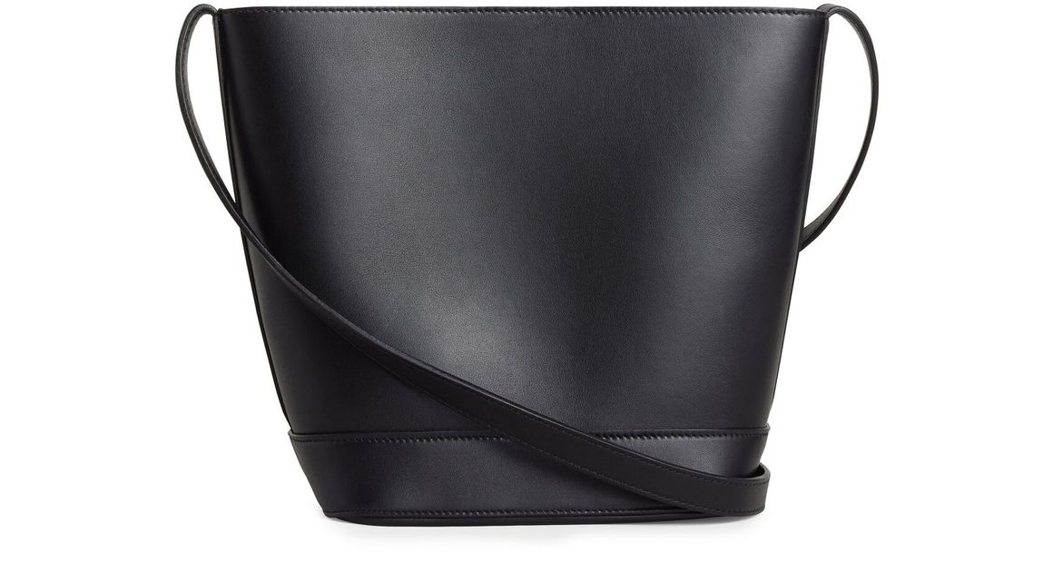 Small bucket cuir Triomphe in smooth calfskin_3