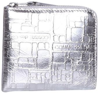 Comme des Garçons Wallet Logo Embossed Detail Zipped Wallet