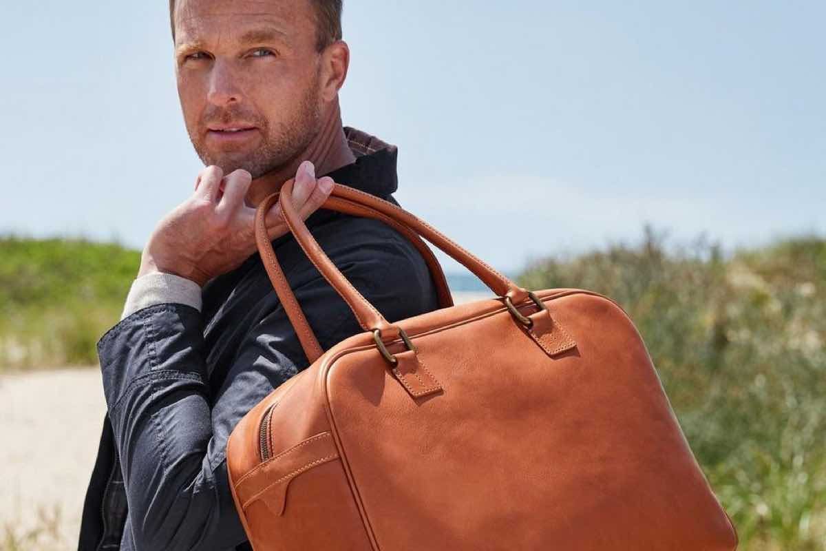 Best 11 Designer Messenger Bags For Men Up To 60% Off In 2022