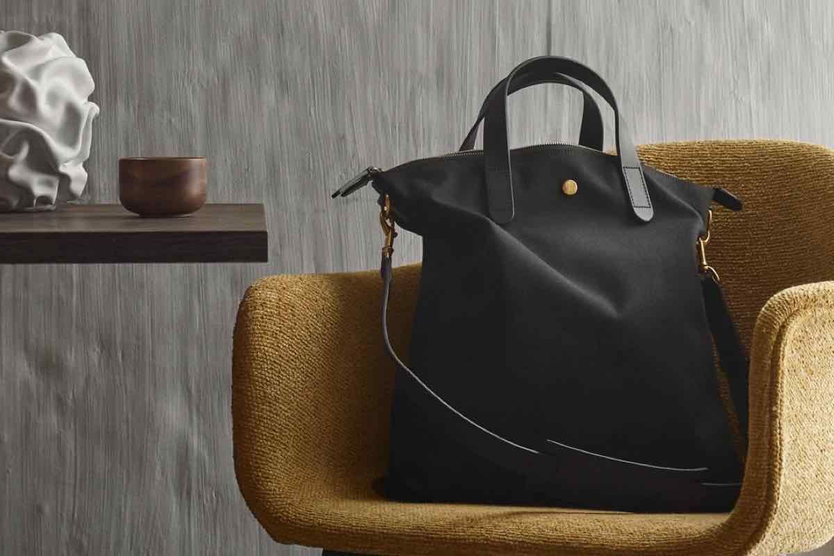 Best 11 Black Italian Luxury Shoulder Bags For Men Up To 20% Off In 2022