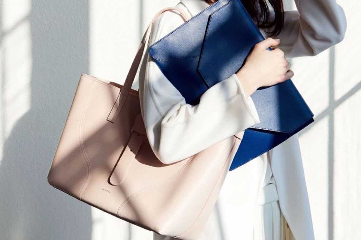Top 6 Blue Designer Shoulder Bags For Women Up To 50% Off