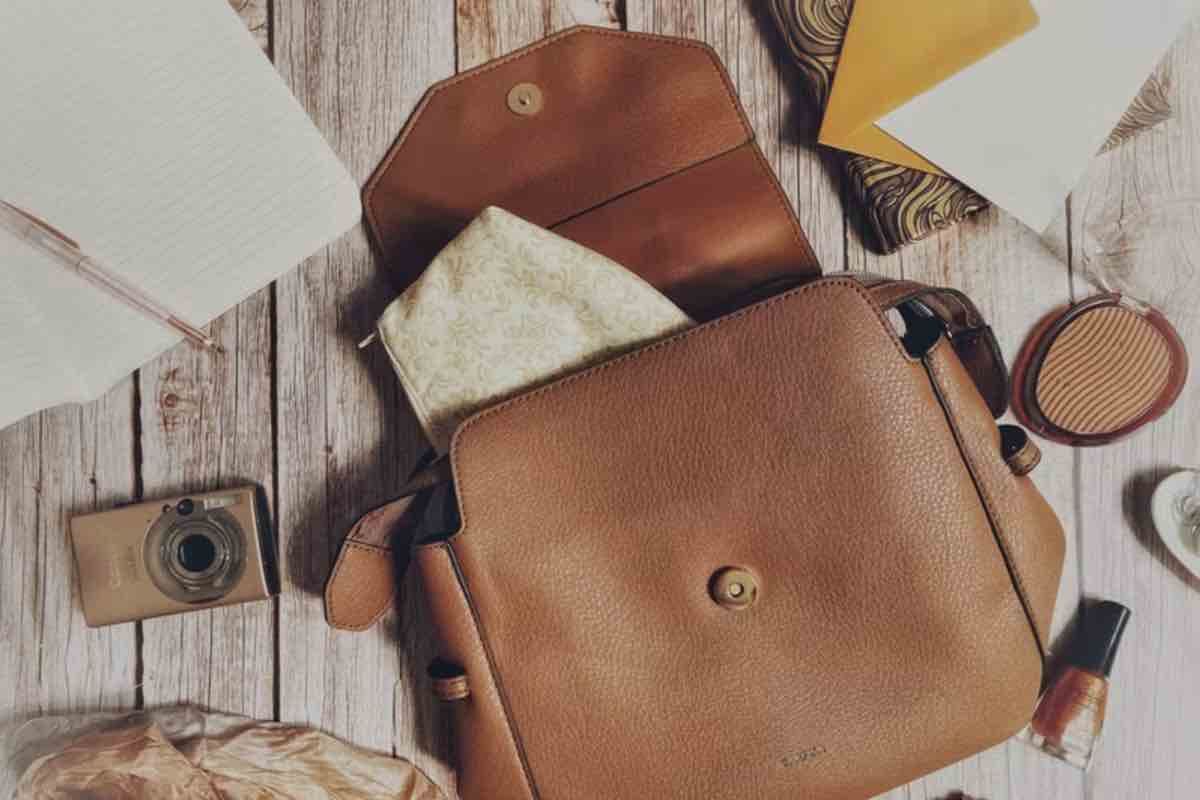 Top 9 Affordable Black Wallets & Card Holders For Women Up To 60% Off